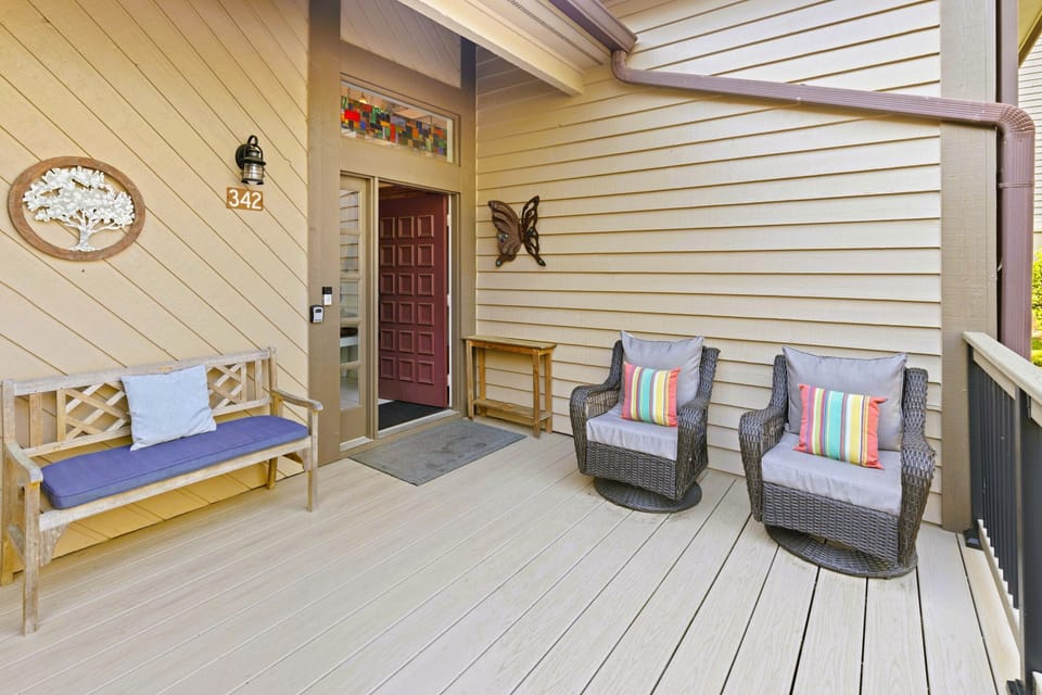 Entrance, door with colorful glass in transom, neighbors door to left