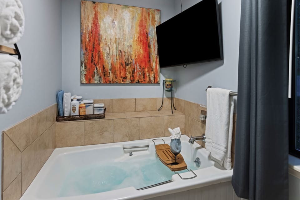 Master Bedroom jetted tub.