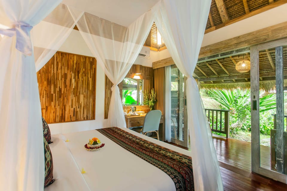 Bungalow | Minibar, desk, free WiFi, bed sheets