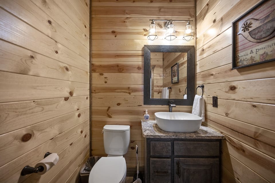 Ensuite bathroom with luxury fixtures!