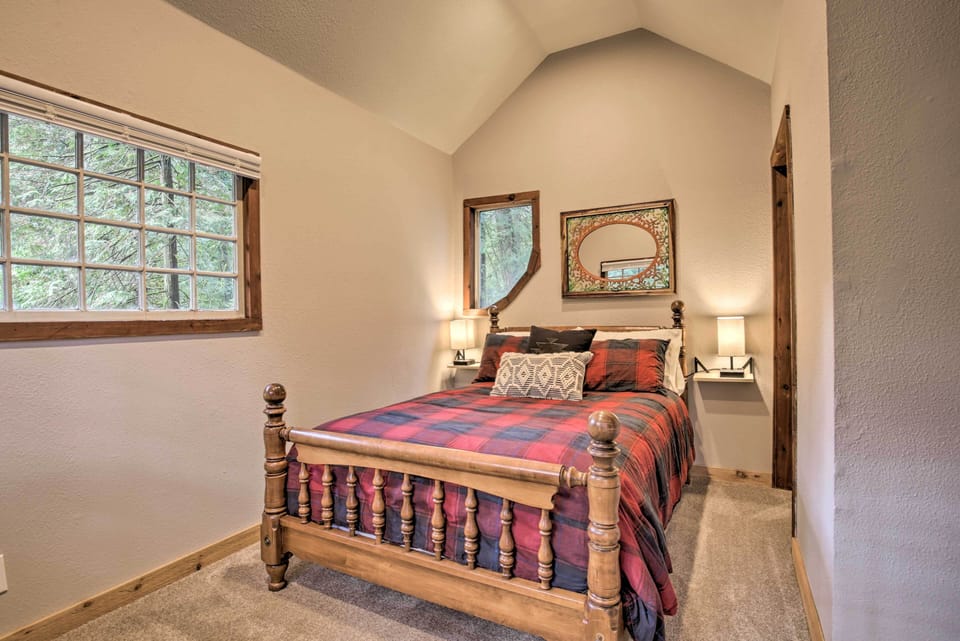 Bedroom 1 | Queen Bed | 2nd Floor