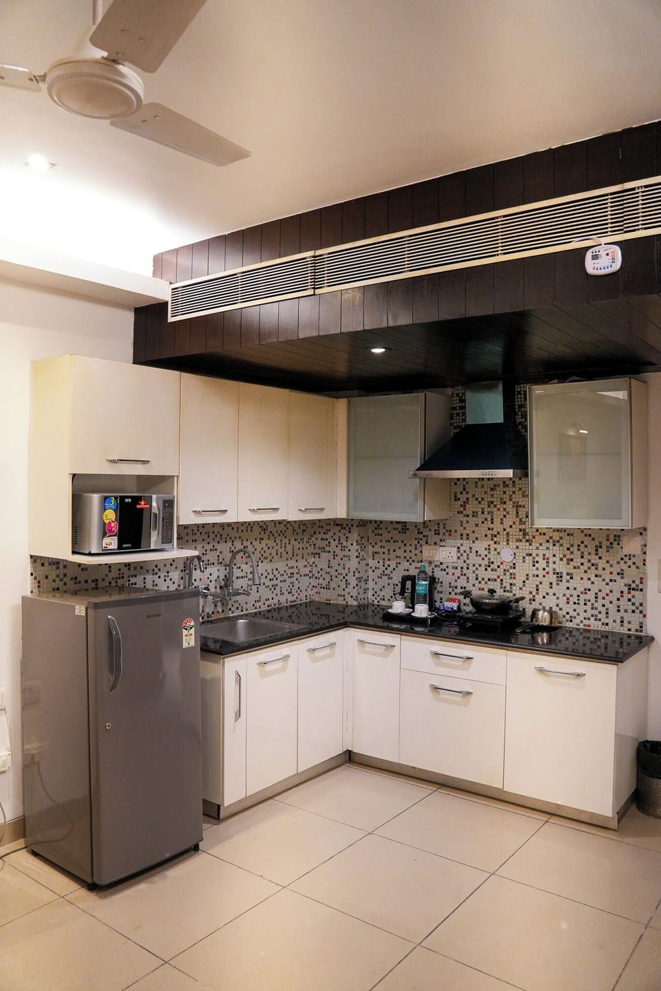 Suite | Private kitchen | Coffee/tea maker, electric kettle