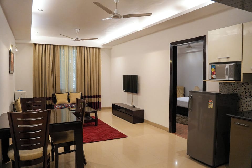 Suite | Living area | 42-inch flat-screen TV with cable channels