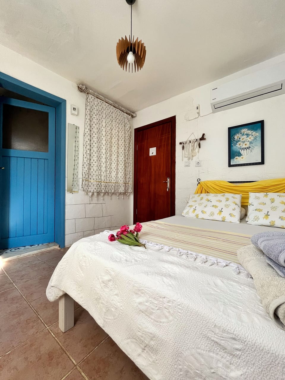 Standard Room, 1 Double Bed | Minibar, bed sheets