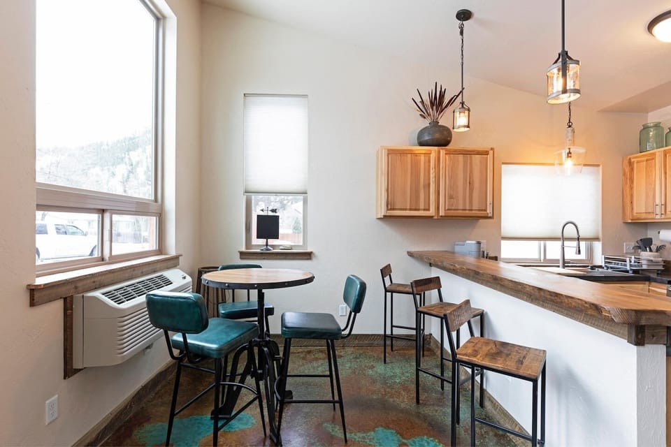 dining area w/ bar seating