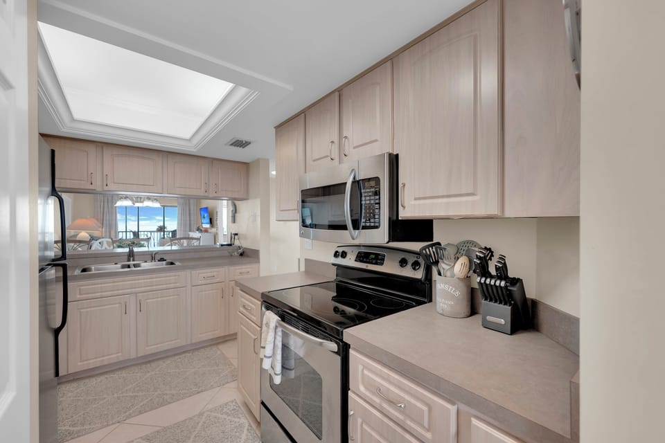 Island vacation condo kitchen