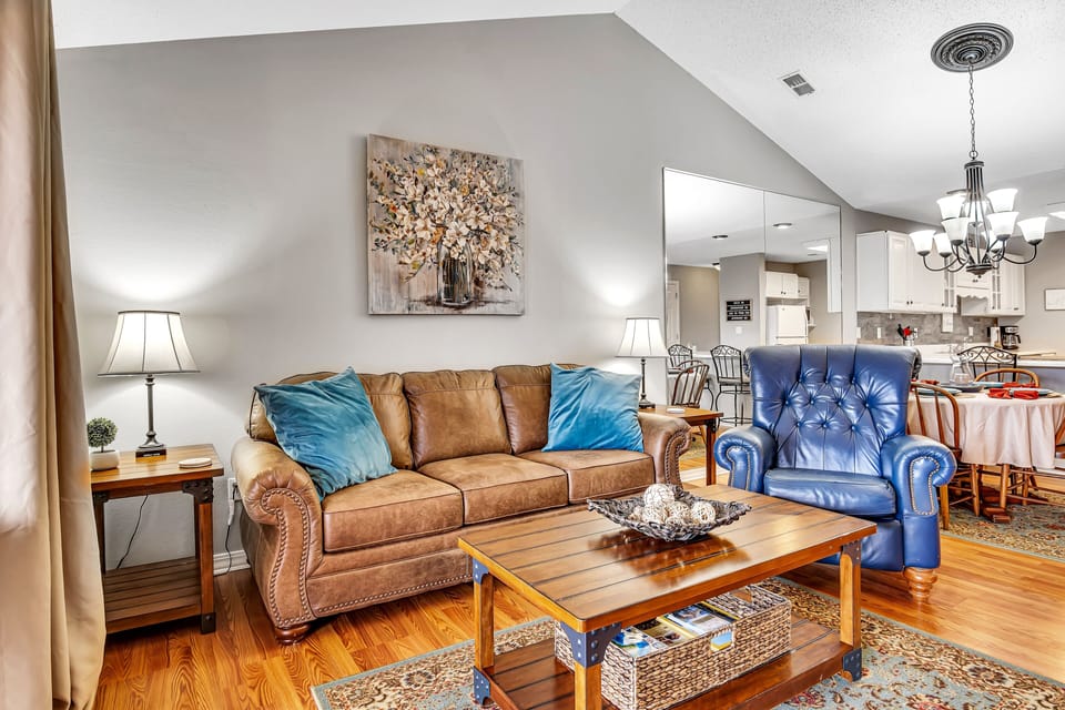 Condo, 2 Bedrooms | Living area | Smart TV