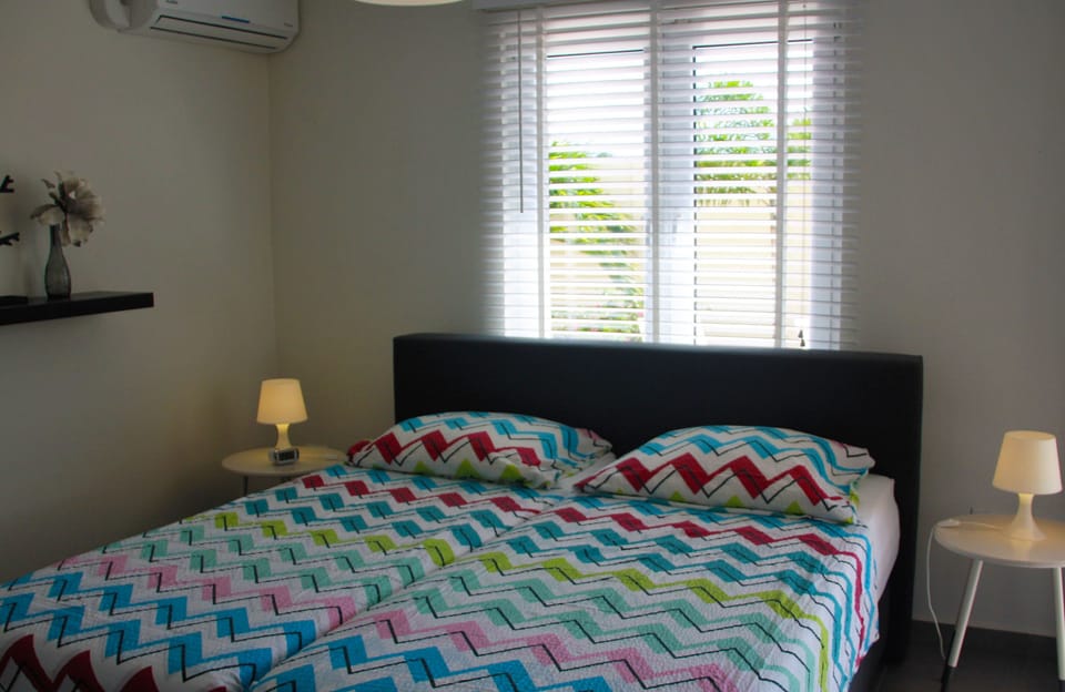 Master room Pool view Rentals in Aruba