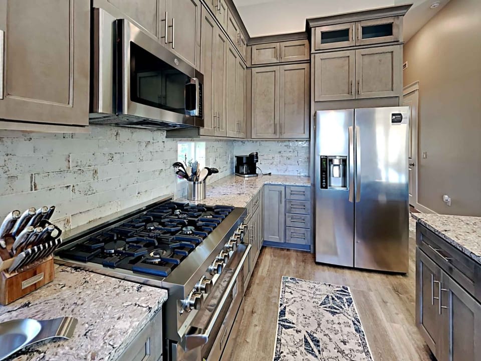 Kitchen, Second Floor - Stainless Steel Appliances