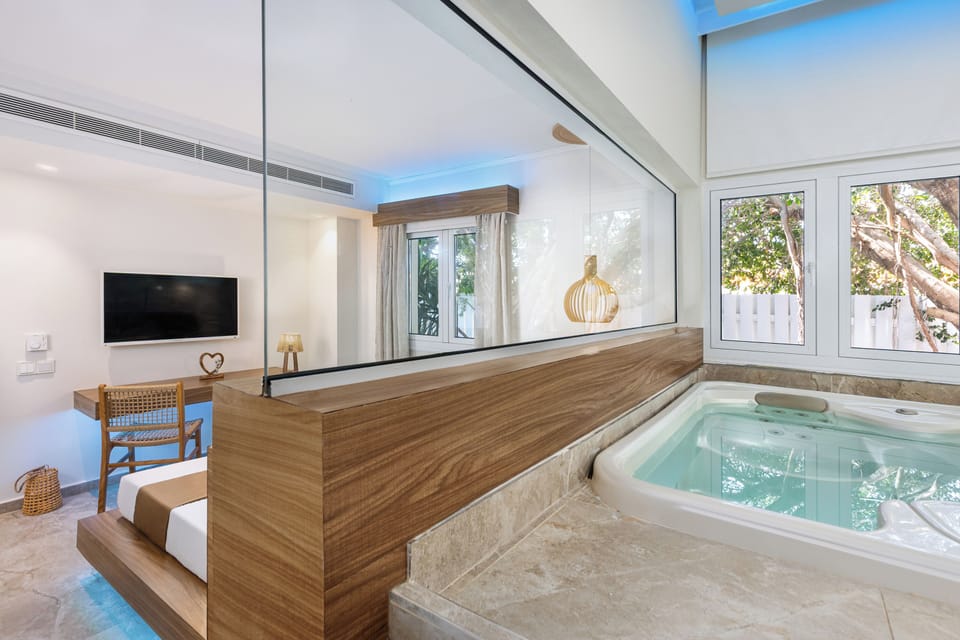 SPA One Bedroom Suite Jacuzzi with Pool View | In-room safe, desk, blackout drapes, soundproofing