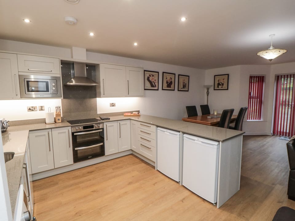 Cottage | Private kitchen | Fridge, microwave, dishwasher, electric kettle