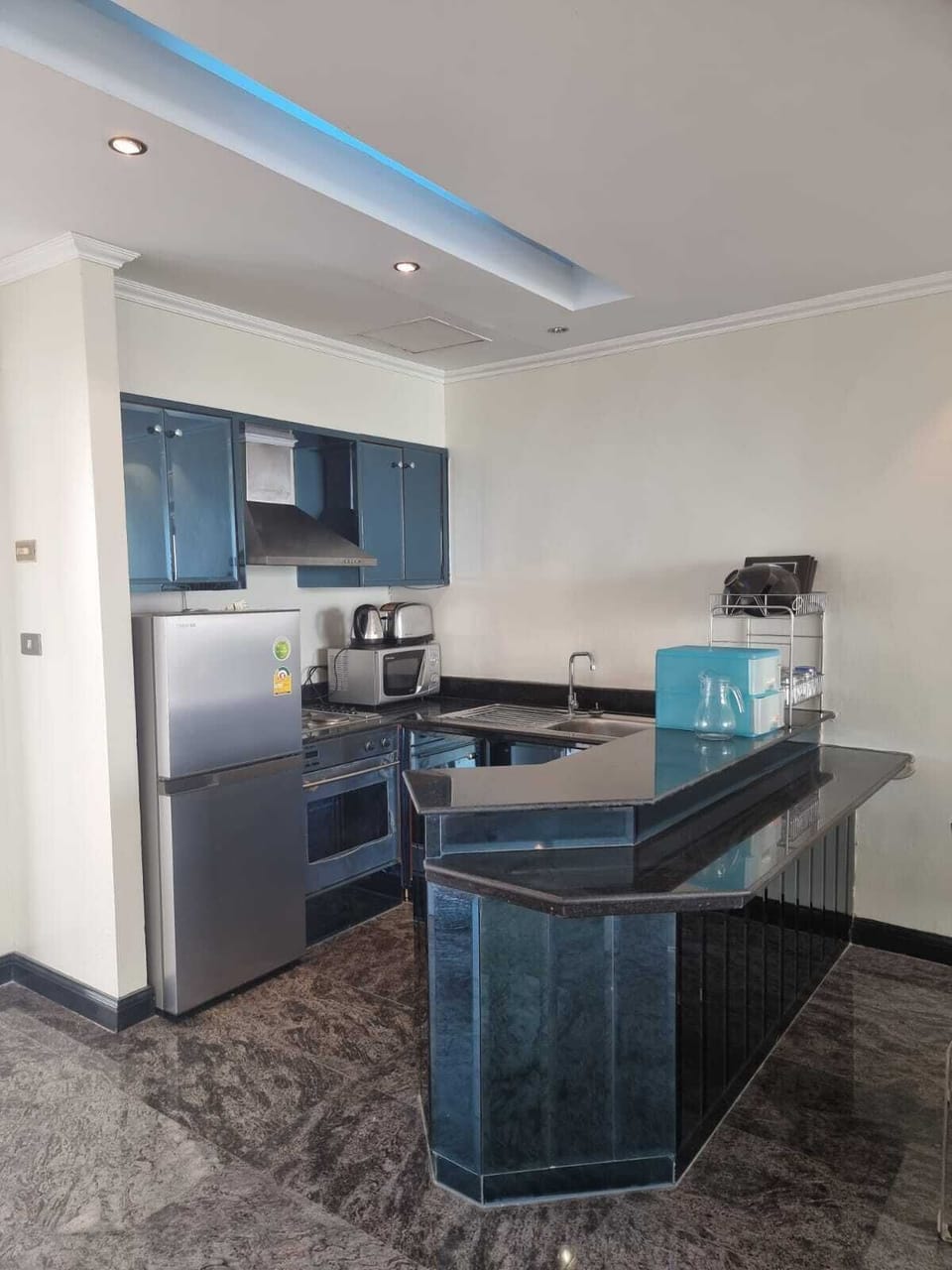 Full Kitchen with breakfast bar and granite top with Fridge/Freezer Oven Hob etc