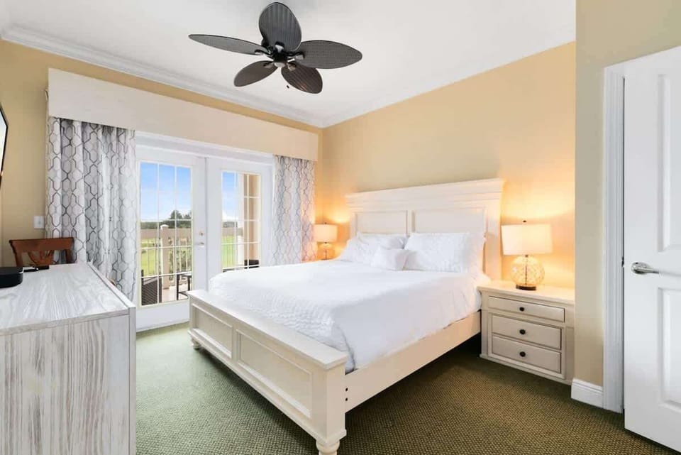 Large en-suite bedroom