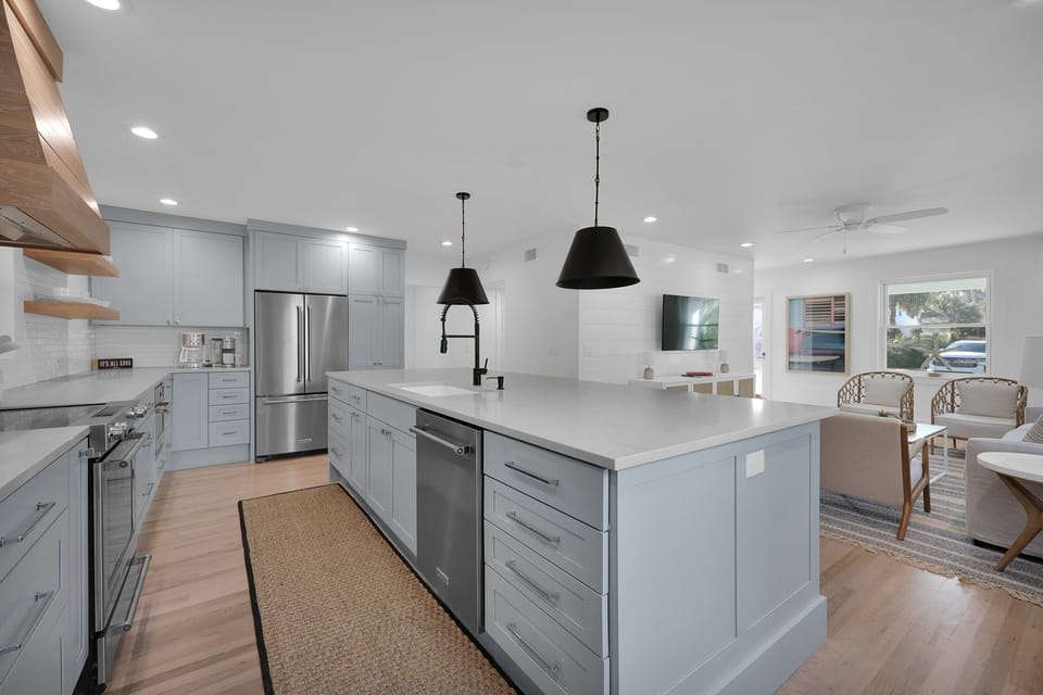 Fully Stocked Kitchen 