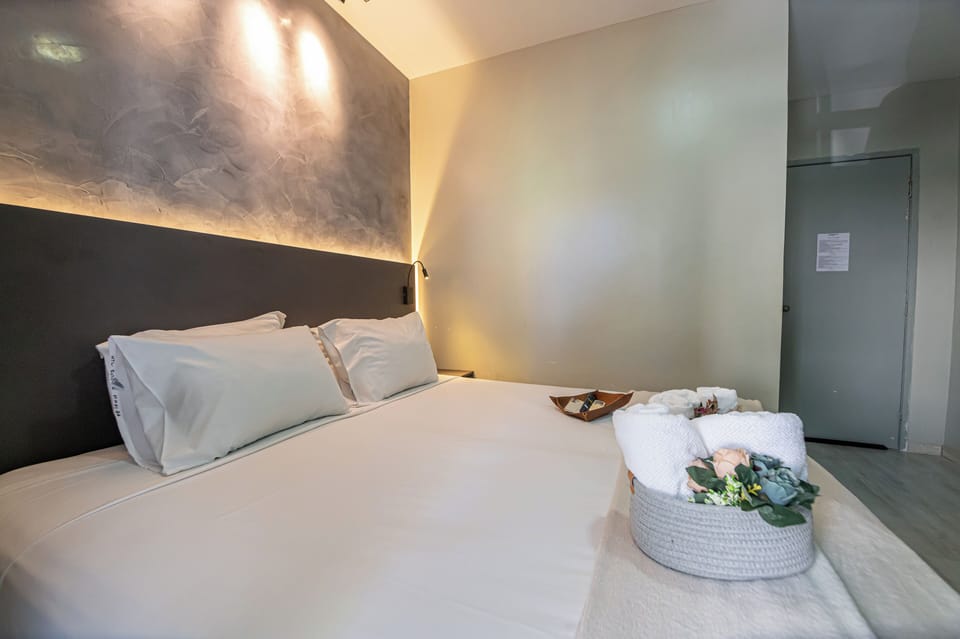 Double Room, Patio | Minibar, free WiFi, bed sheets