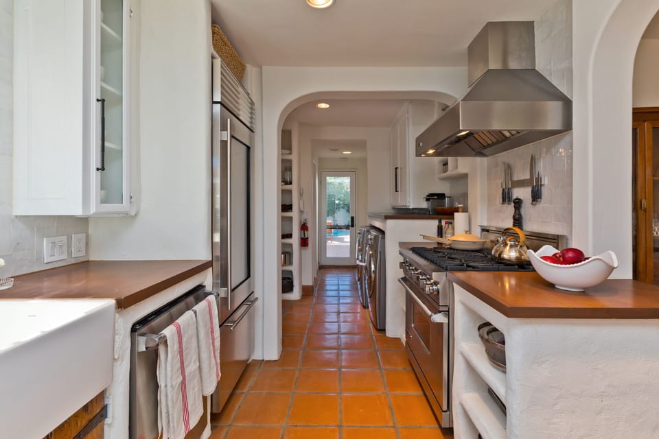 Kitchen facing exit to pool 