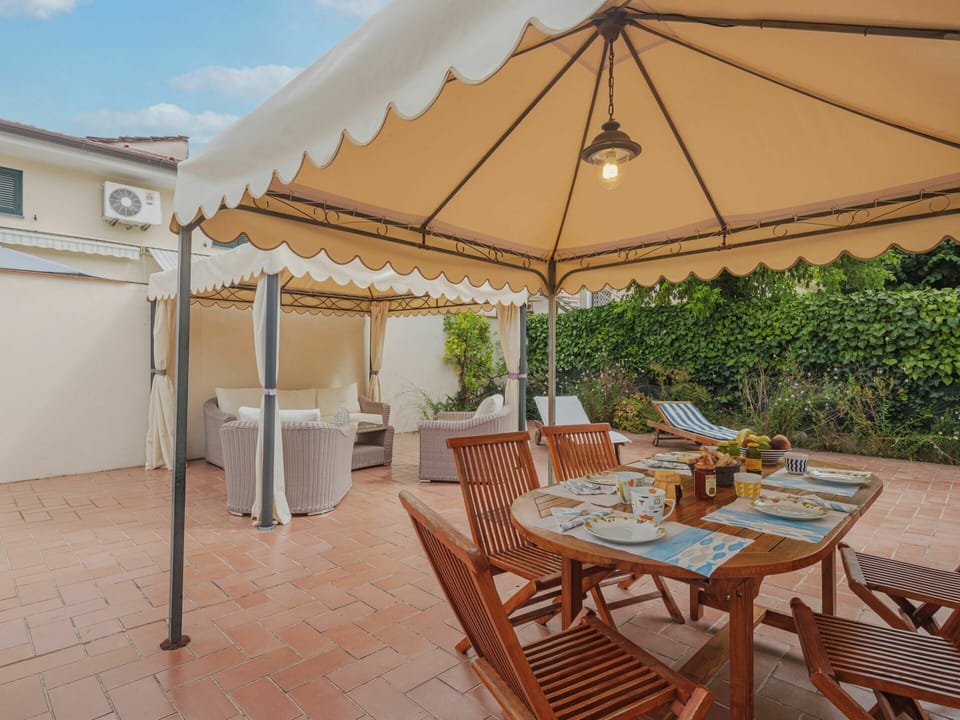 Table, Furniture, Property, Plant, Chair, Outdoor Table, Shade, Umbrella, Outdoor Furniture, Lighting