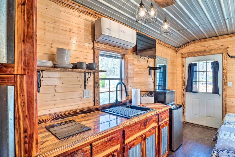 Kitchen | Well-Equipped | Cooking Basics | Mini-Fridge | Microwave