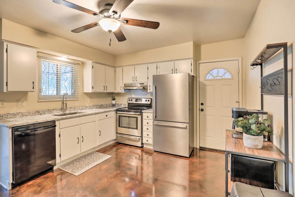 Full Kitchen | Oven | Stove | Dishwasher | Keurig