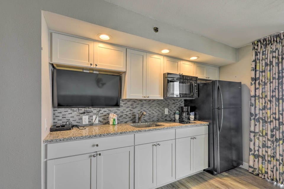Kitchenette | Well-Equipped