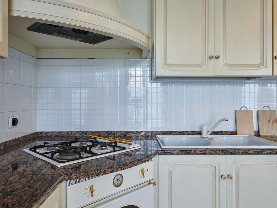 Countertop, Cabinetry, Kitchen Sink, Property, White, Kitchen Stove, Kitchen, Sink, Building, Tap