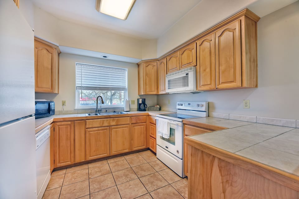 Duplex, Private Bathroom, Mountain View (230- Downstairs) | Shared kitchen