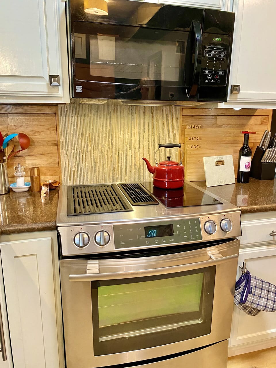 Built-in microwave with luxurious electric griddle/burner cooktop & large, oven