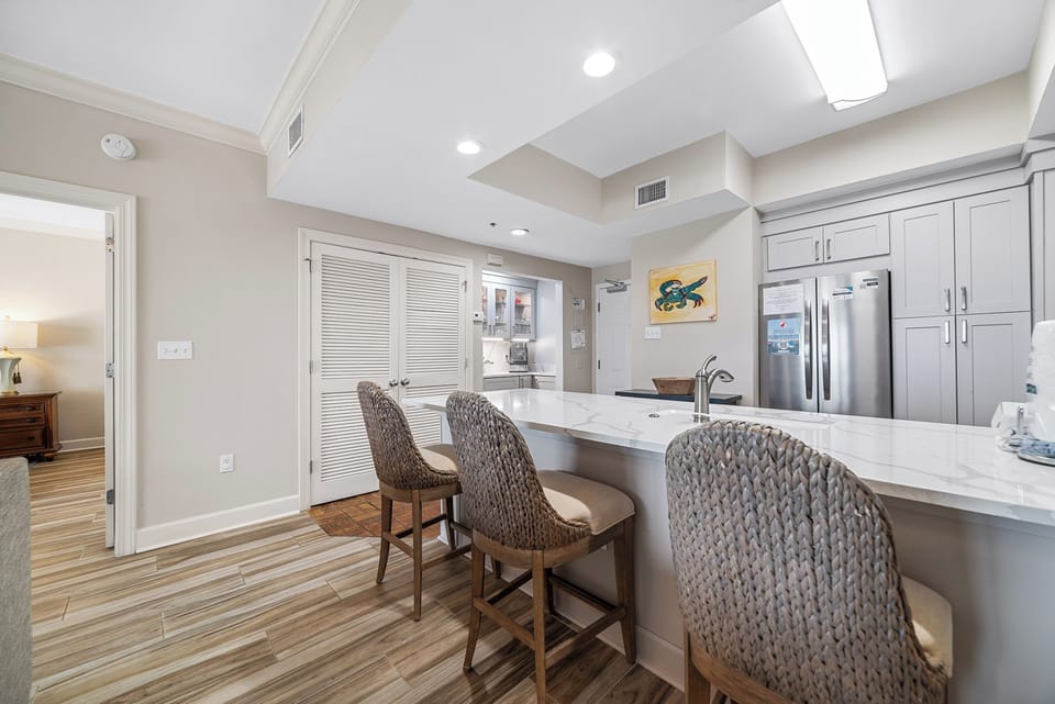 Breakfast bar and kitchen