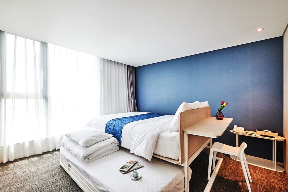 Superior Twin Room, Ocean View | Bathroom | Shower, hair dryer, slippers, towels