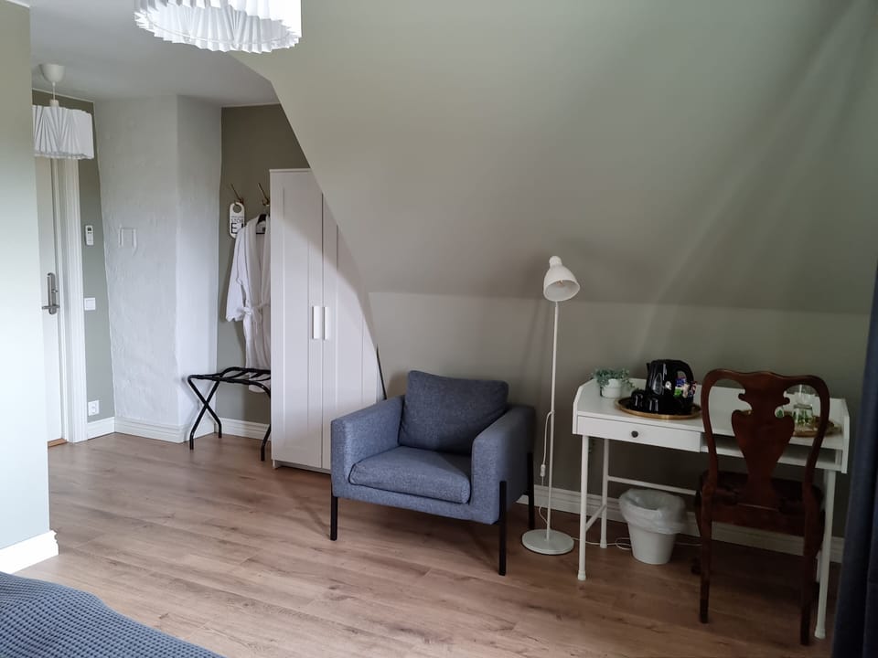 Double Room | Free WiFi, bed sheets