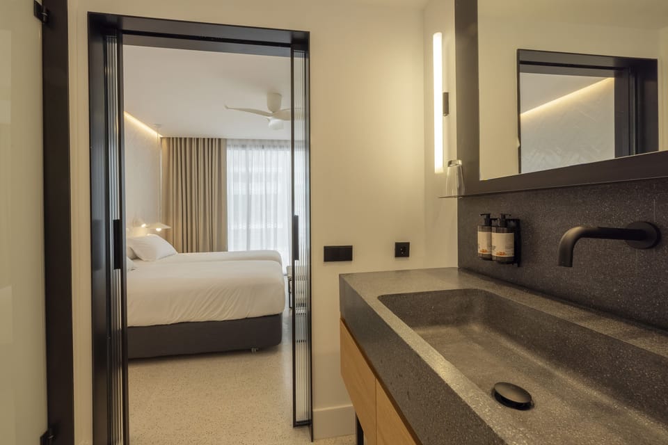 Premium bedding, in-room safe, laptop workspace, free WiFi
