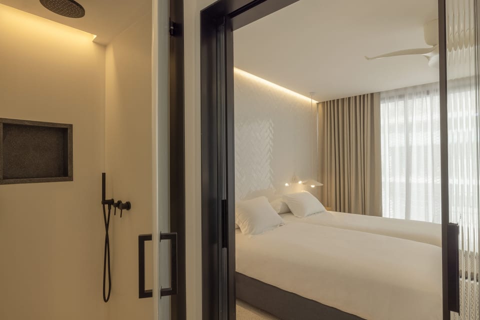 Premium bedding, in-room safe, laptop workspace, free WiFi