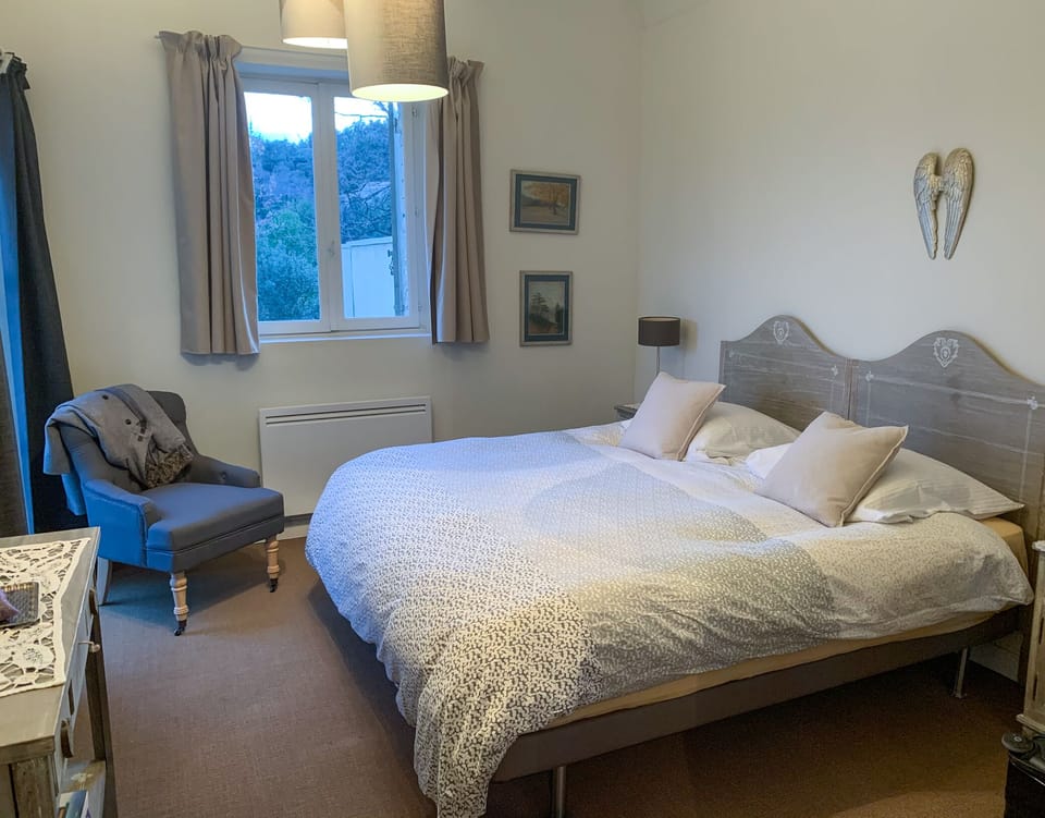 bedroom 2 with 2 single beds made up as king

