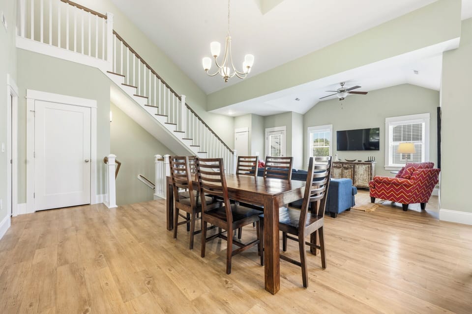Second Level Dining Area