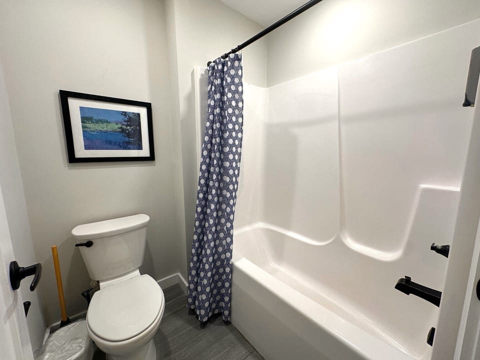 Full Bathroom in King En Suite on Third Level