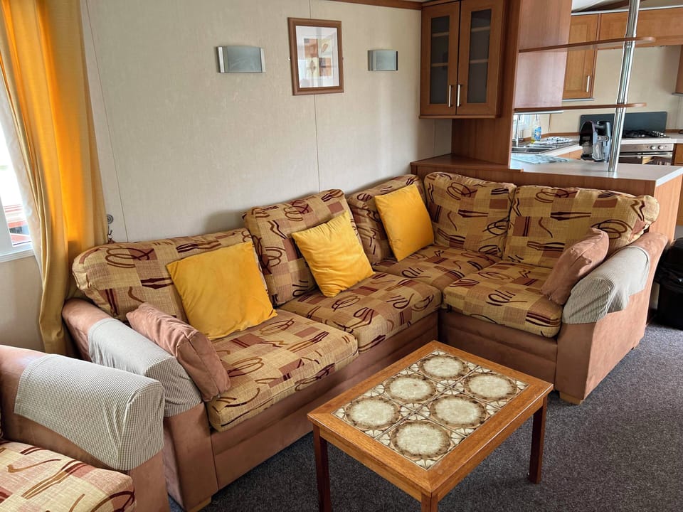 Chalet | Living area | 30-inch TV with cable channels