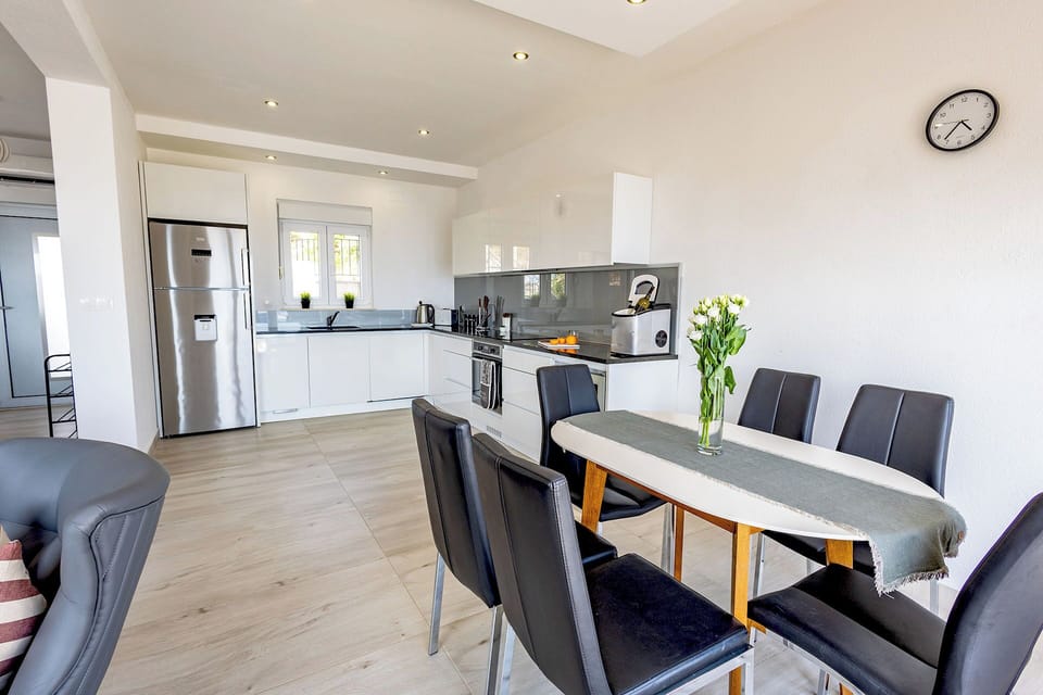 Open plan space for you all to use.