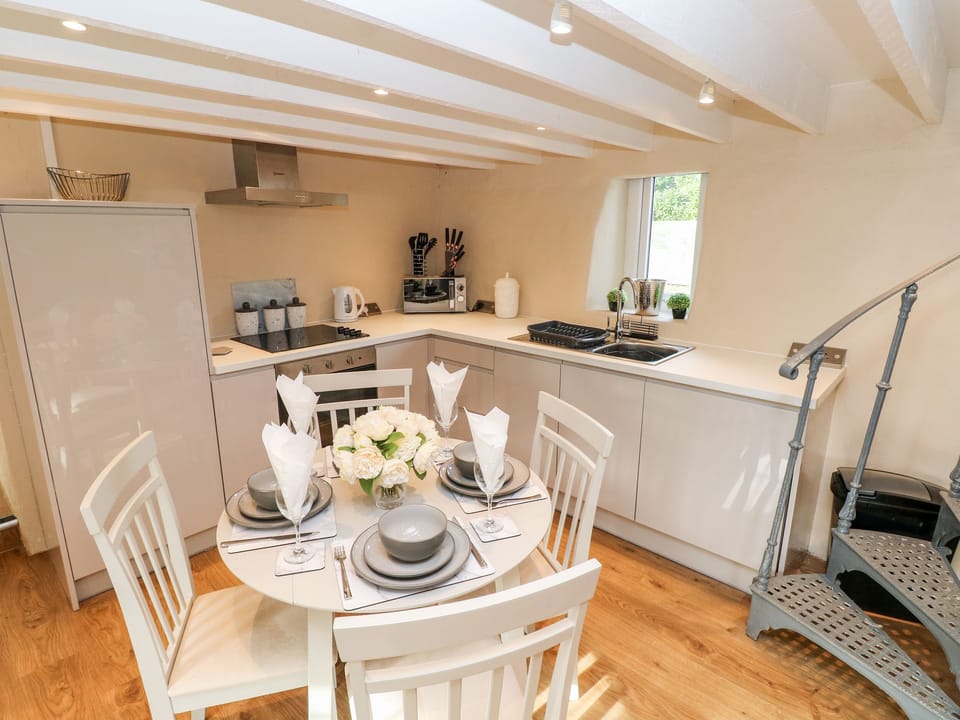 Cottage | Private kitchen | Fridge, dishwasher, electric kettle, toaster