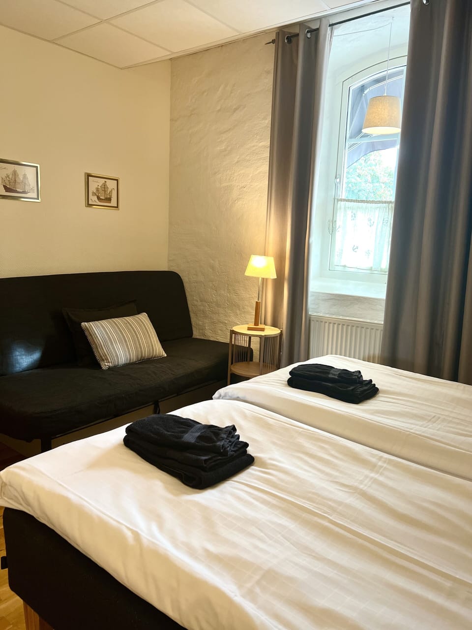 WiFi (free), bed sheets