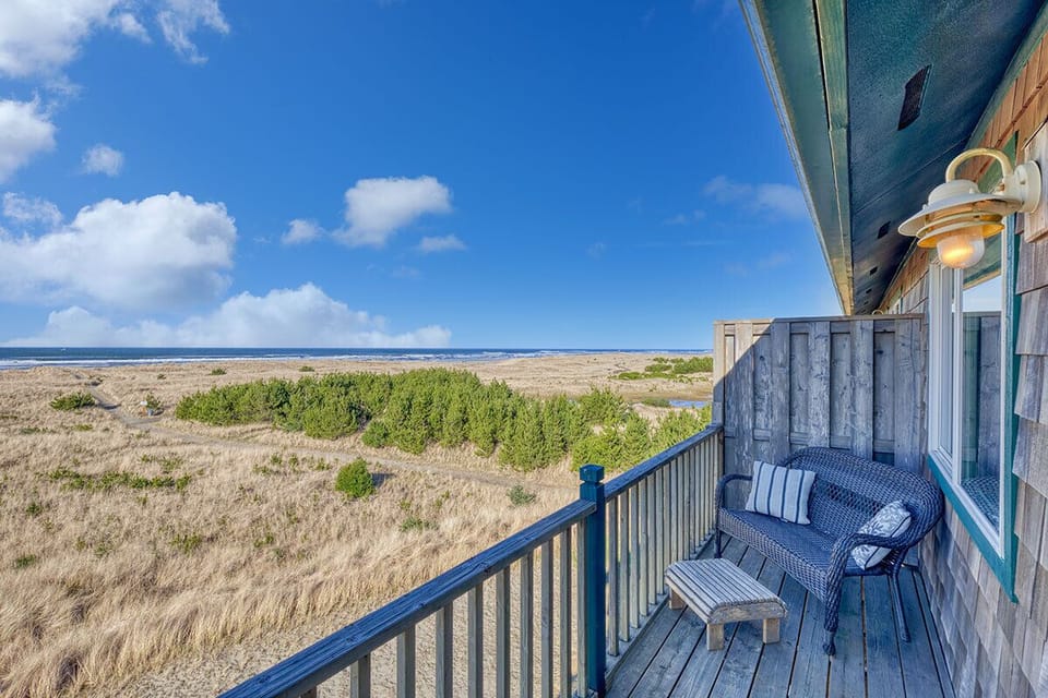 Ocean View B- 3rd Floor Deck View - sit back and relax!