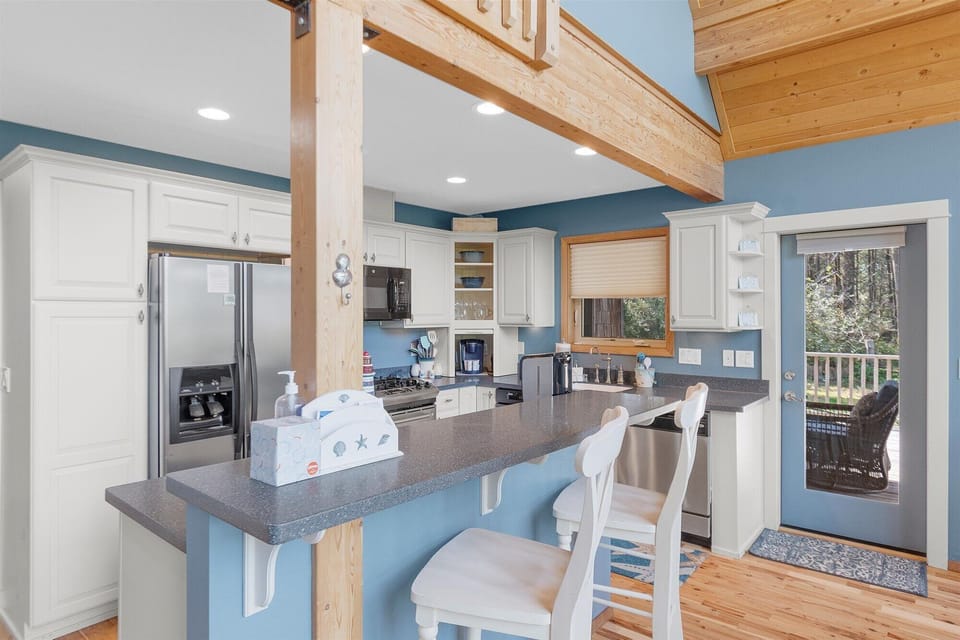 Fully stocked kitchen for all your cooking needs