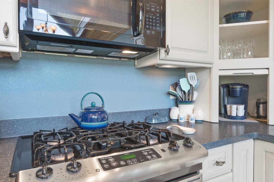 Updated appliances throughout