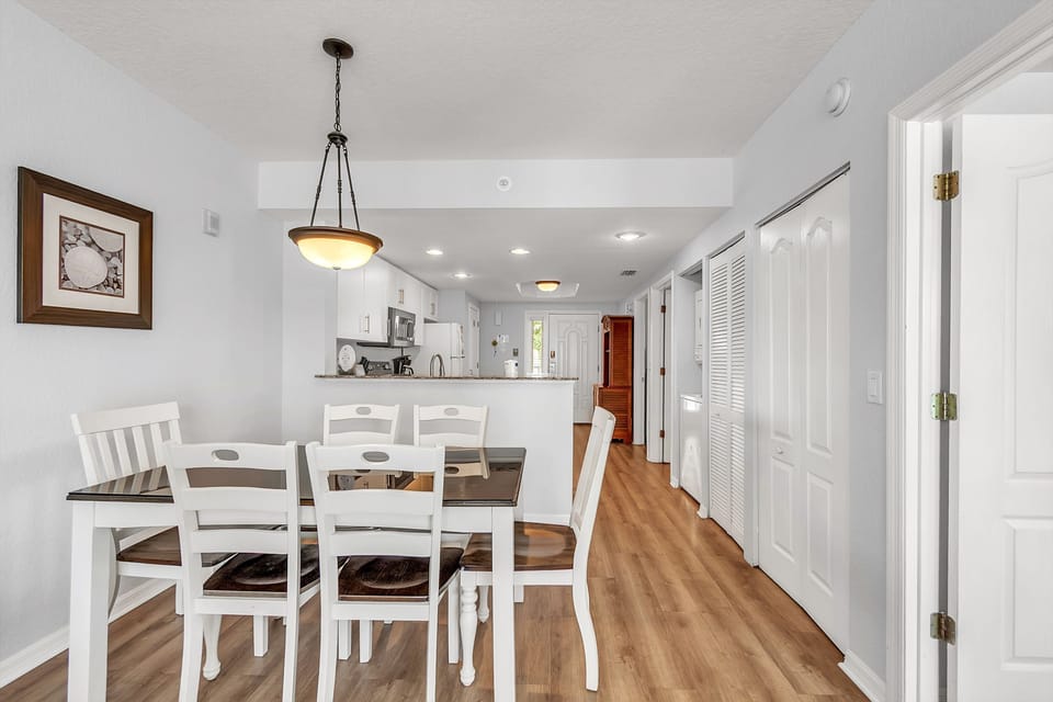 Dining/Kitchen Area