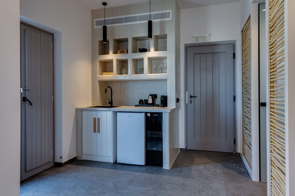 Superior Suite with Outdoor Hot Tub &amp; Village view | 1 bedroom, minibar, in-room safe, individually decorated