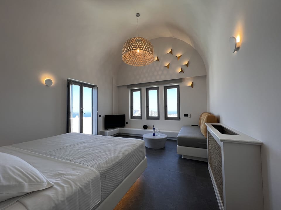 Deluxe Suite with Outdoor Hot Tub &amp; Sea view | Living area | 42-inch Smart TV with cable channels, TV