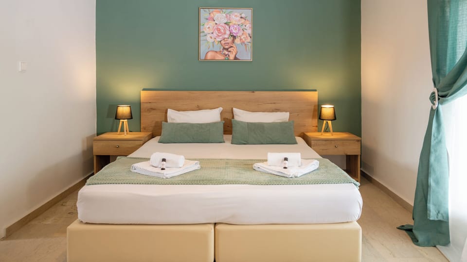 Family Apartment, 2 Bedrooms, Non Smoking, Pool View | In-room safe, blackout drapes, bed sheets