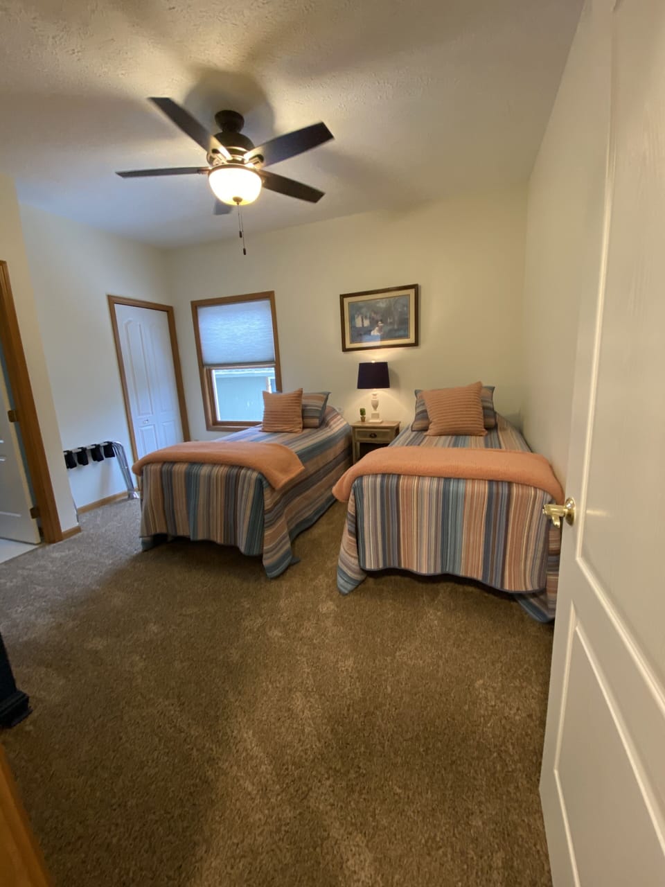 Comfy large Twin bedroom upstairs 