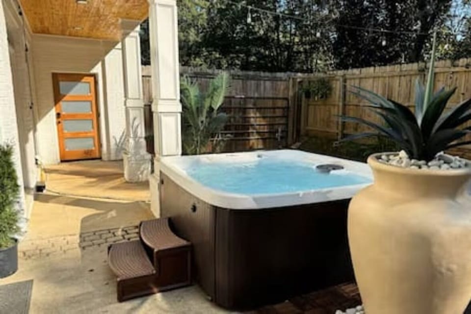 Outdoor spa tub