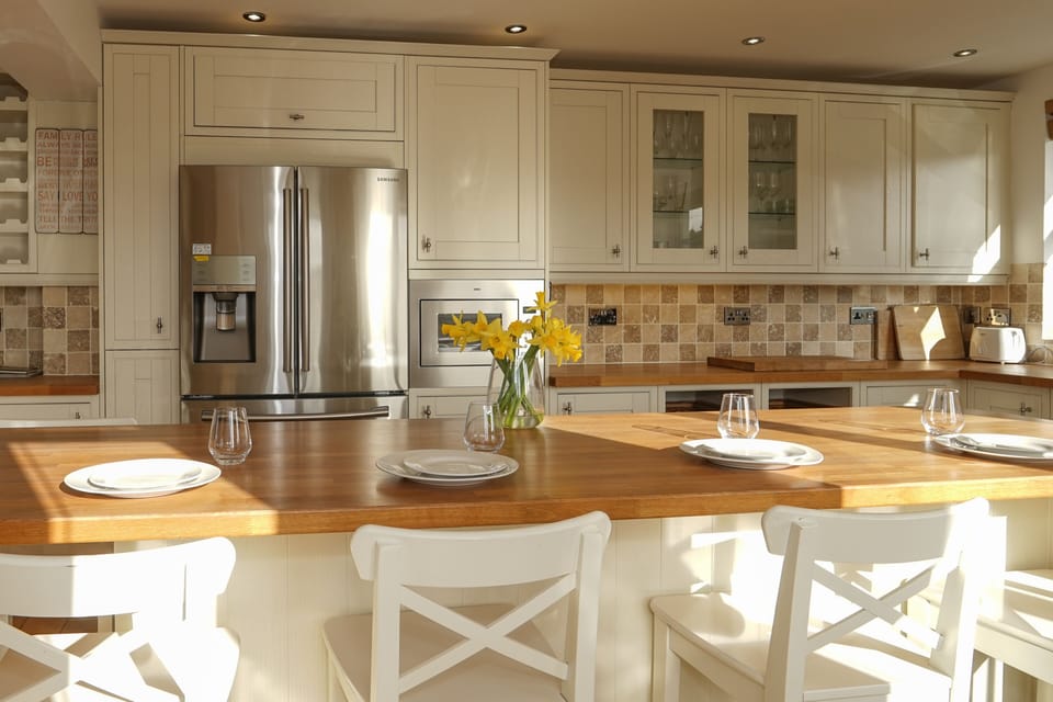 Luxury House, Private Bathroom | Shared kitchen | Highchair