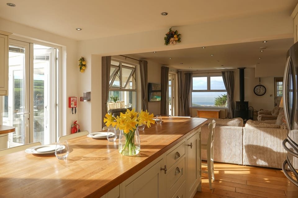 Luxury House, Private Bathroom | Shared kitchen | Highchair